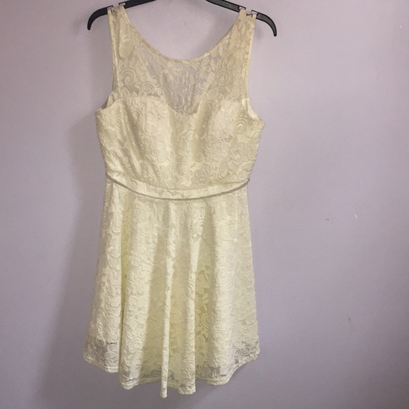 Dresses & Skirts - White flower pattern dress